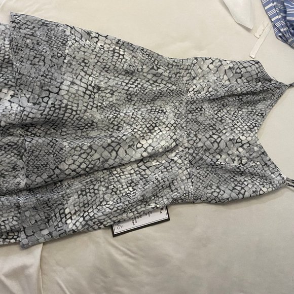 Grey Scaled Dress - Picture 4 of 4